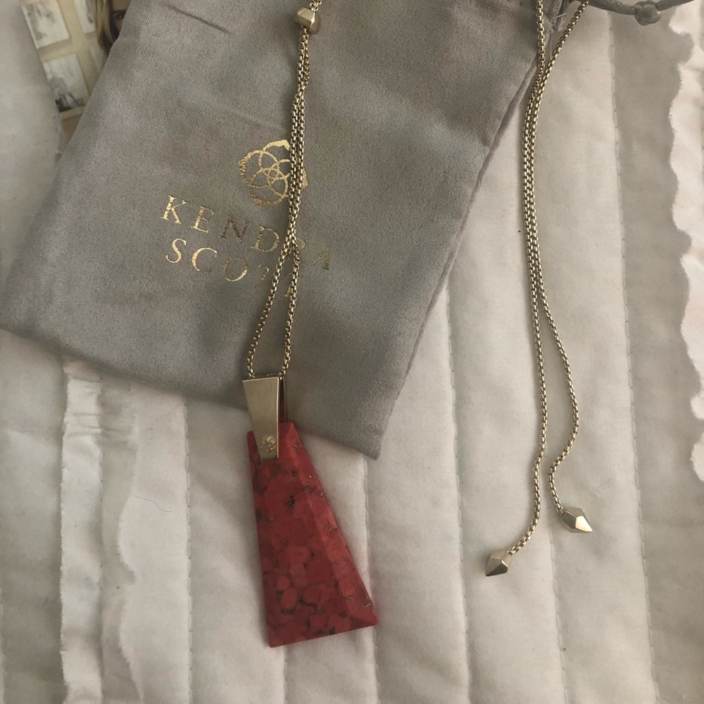 Kendra Scott necklace